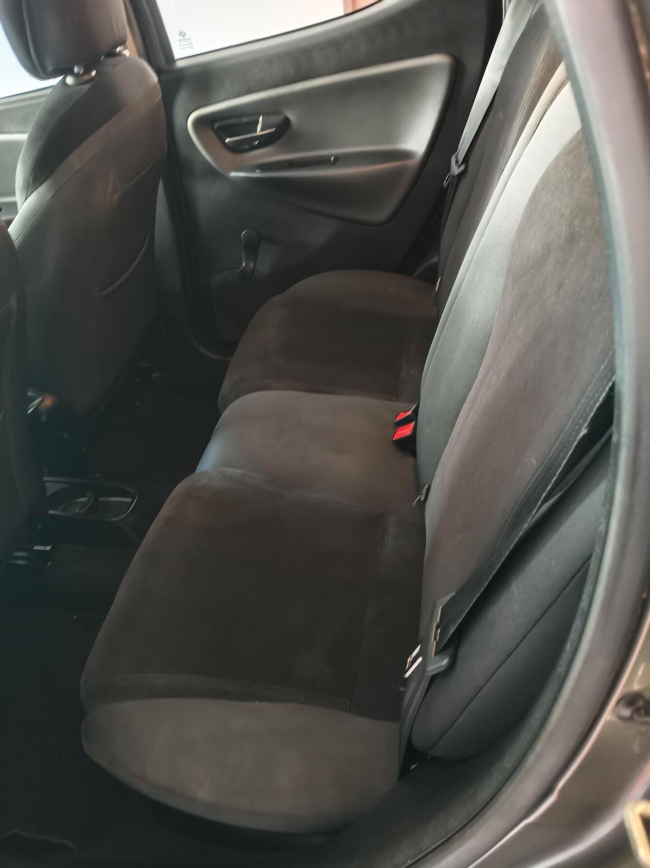Lancia Ypsilon 5 porte Metano Ecochic Gold