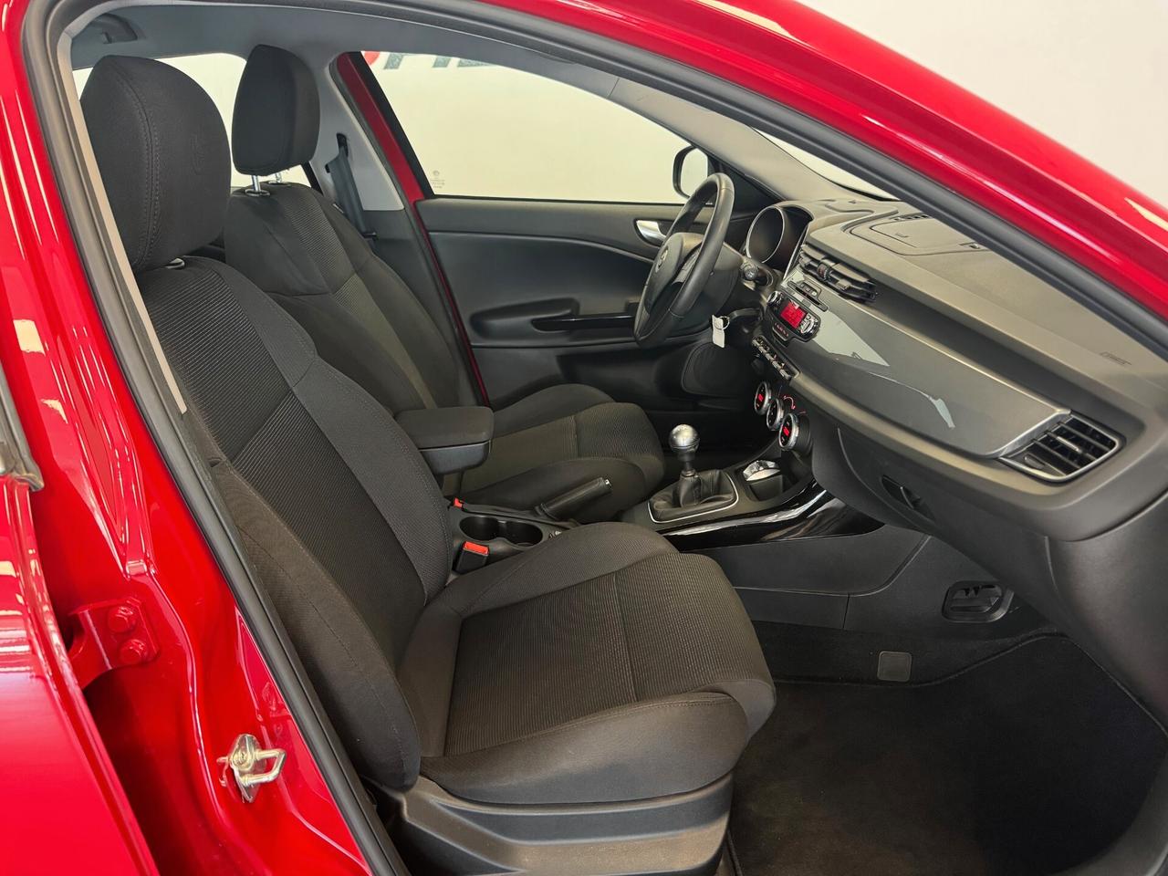 Alfa Romeo Giulietta 1.6 JTDm-2 105 CV Distinctive 34.000 KM UNIPROP.