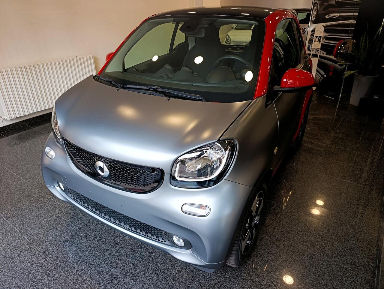 Smart ForTwo 90 0.9 Turbo twinamic Passion Grey Opaco e Rossa