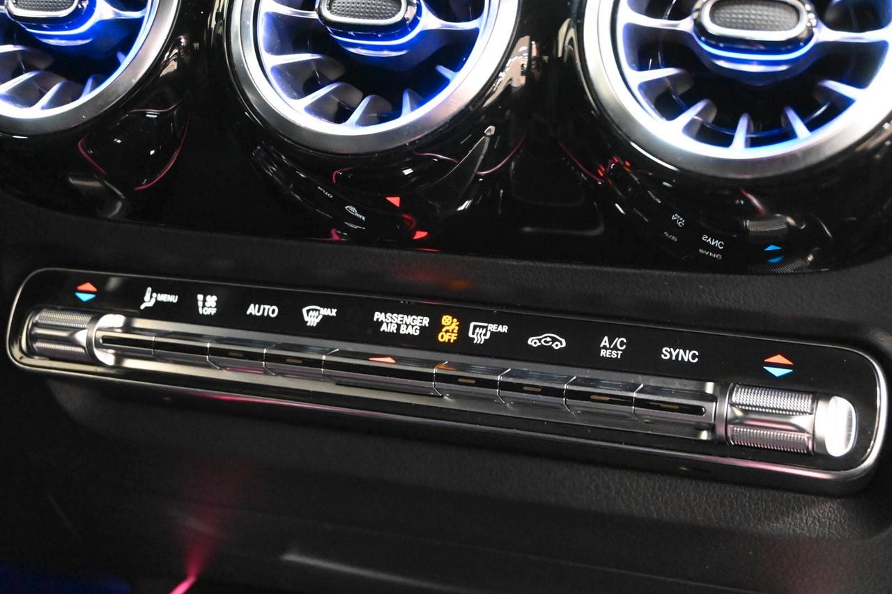 MERCEDES GLA (H247) GLA 200 d Automati...