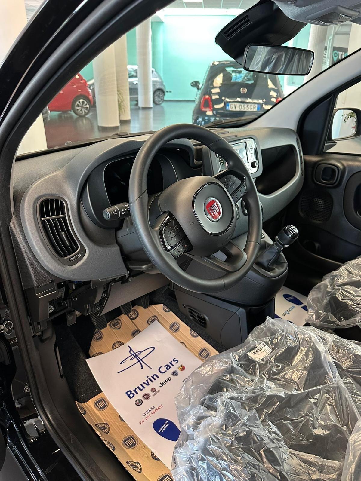 Fiat Panda 1.0 70 CV KM 0 disponibile Nero e bianca