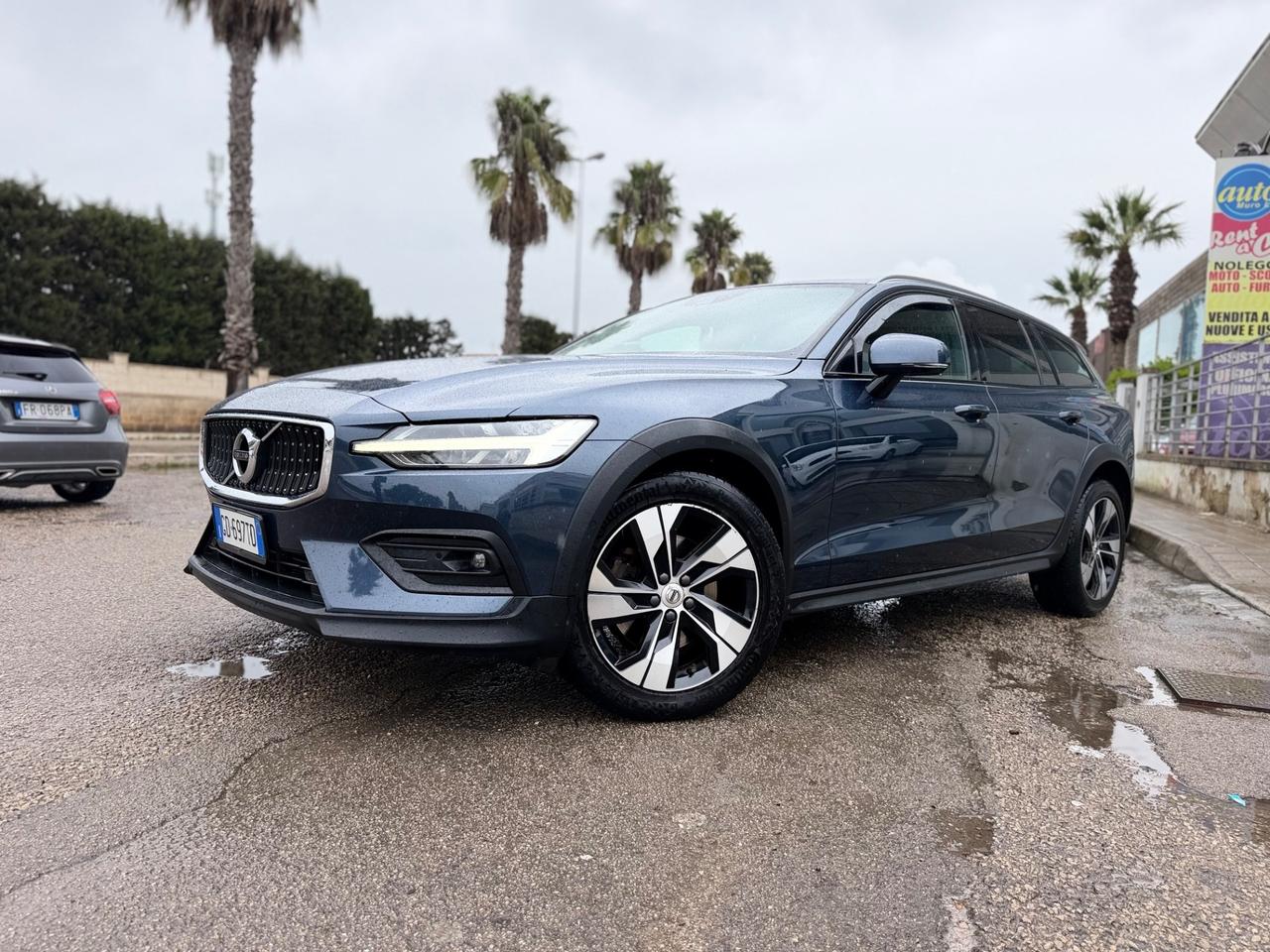 Volvo V60 Cross Country B4 (d) AWD Geartronic Business Pro