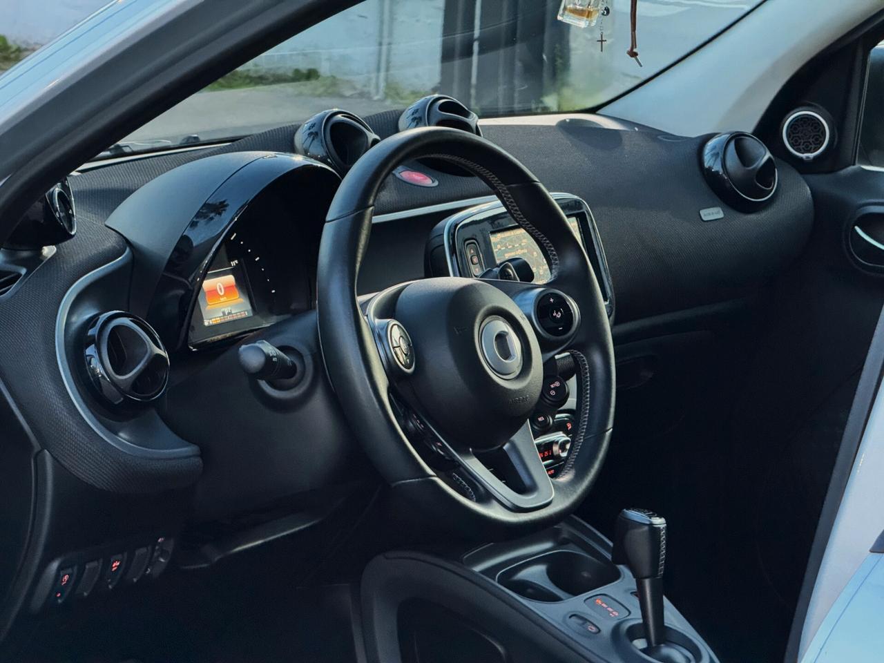 Smart forFour 0.9 T BRABUS 109CV TETTO CAM JBL