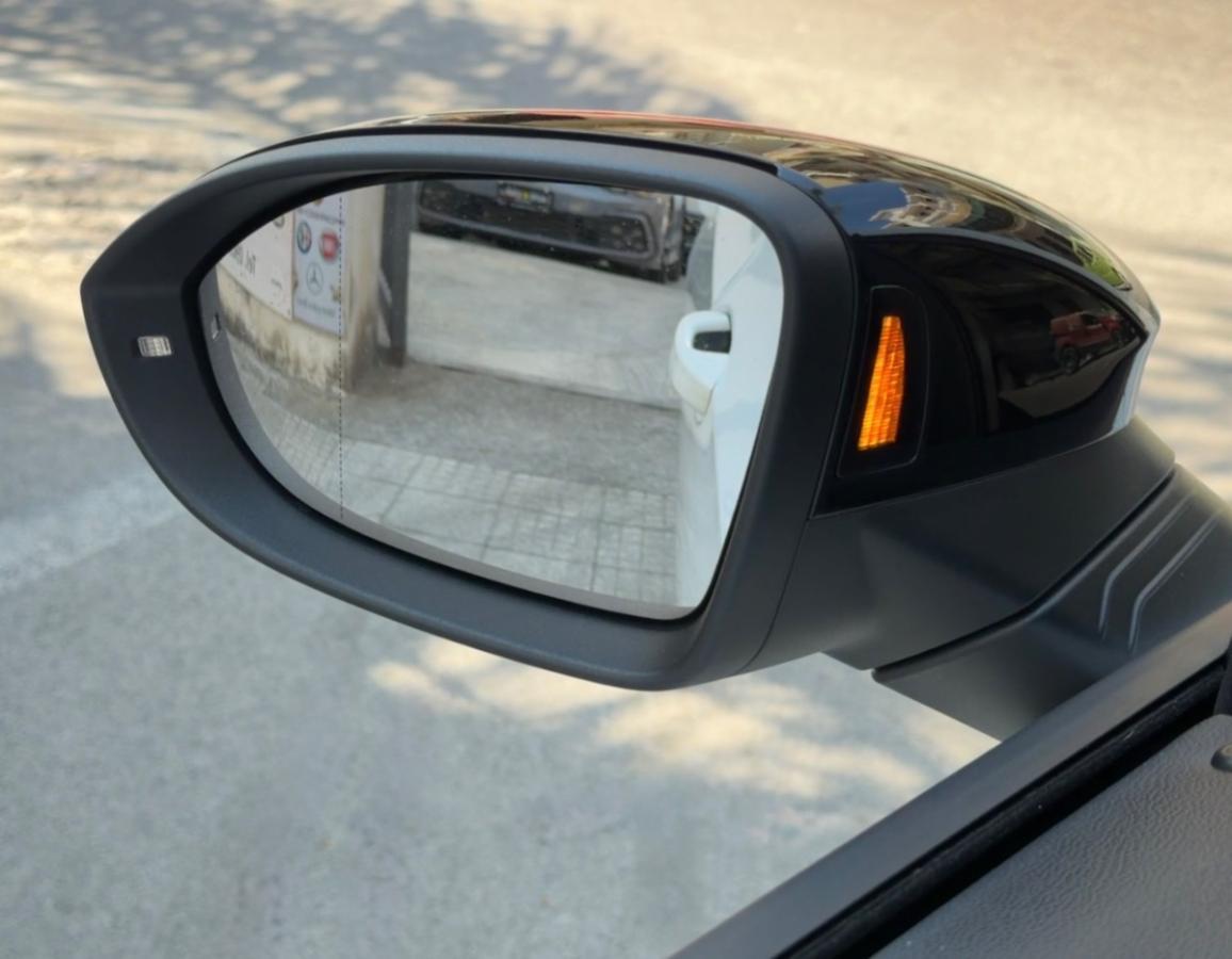 Volkswagen Golf 8 GTI 2.0 TSI 245CV