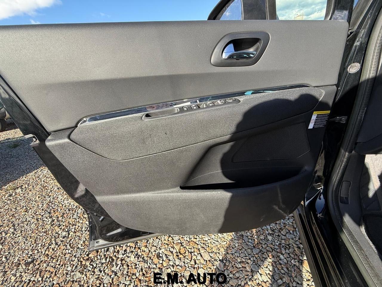 Peugeot 5008 1.6 HDi 115CV Business