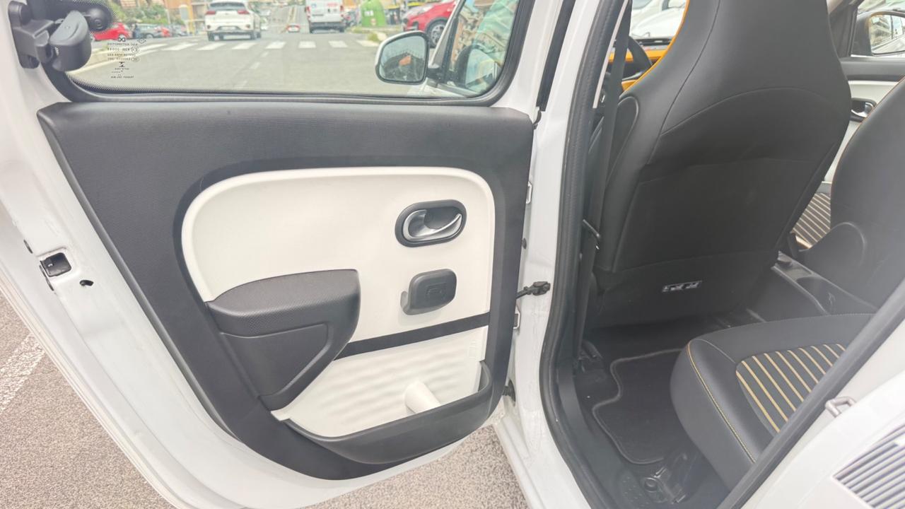 Renault Twingo TCe 95 CV Intens LED PDC NAVI BLUETOOTH CAR PLAY CERCHI 16 VETRI OSCURATI