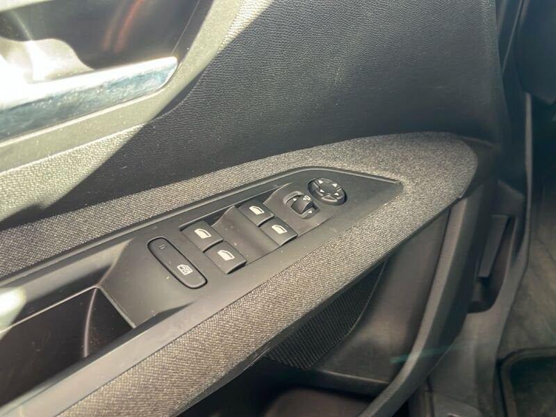 Peugeot 5008 BlueHDi 130 Allure S/S * AUTOCARRO