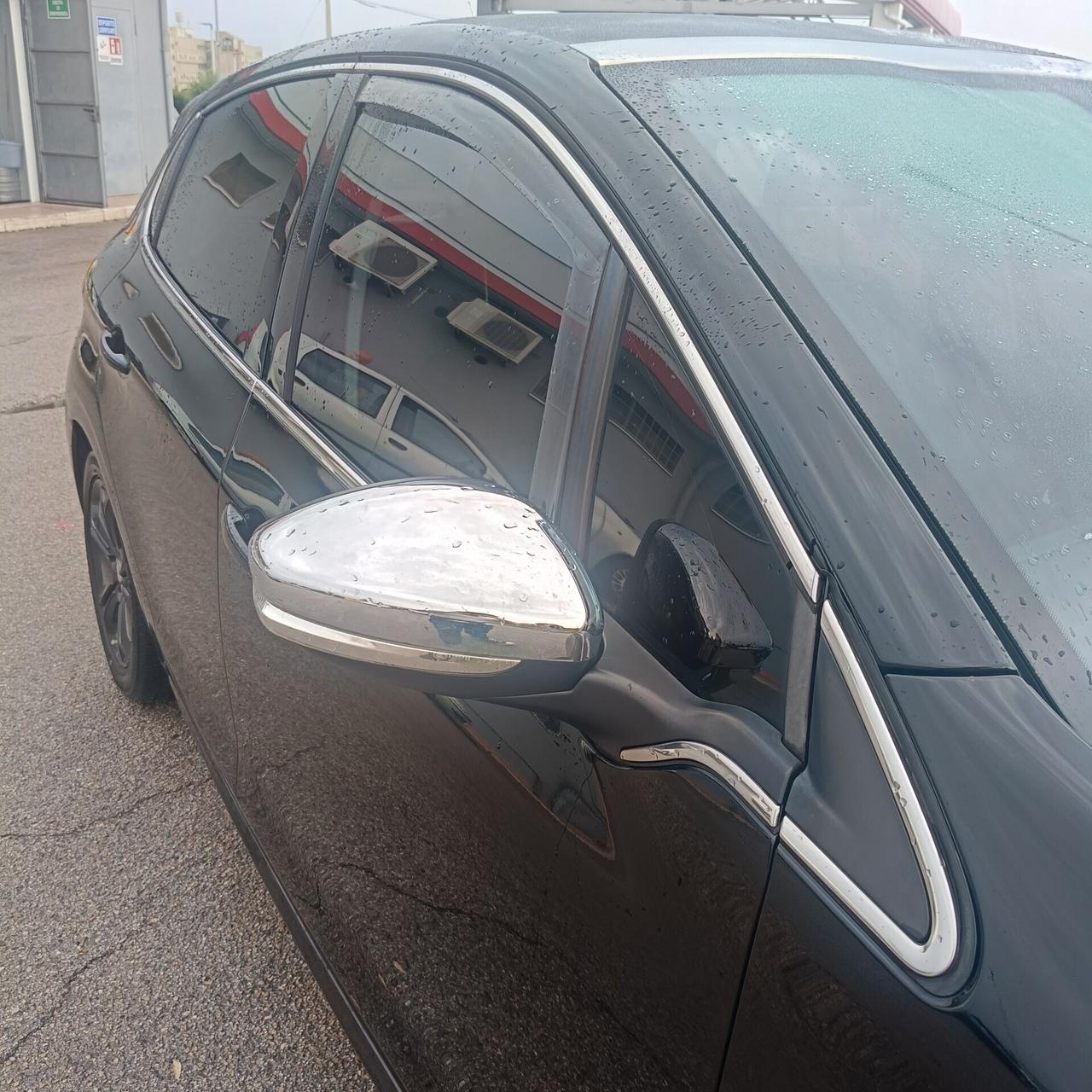 Peugeot 208 1.4 HDi 68 CV 3 porte Allure
