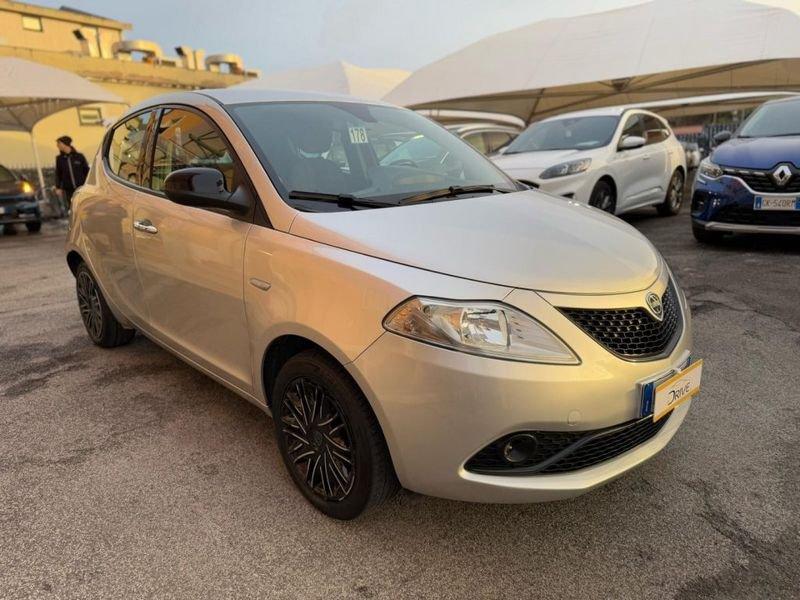 Lancia Ypsilon 1.0 FireFly Hybrid GOLD.+ GPL