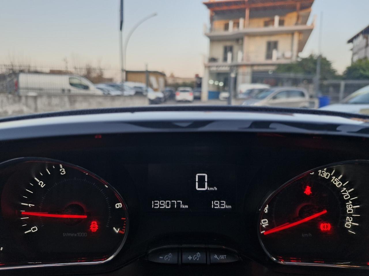 PEUGEOT 208 1.2 VTi 82 CV ALLURE BENZINA 130000KM