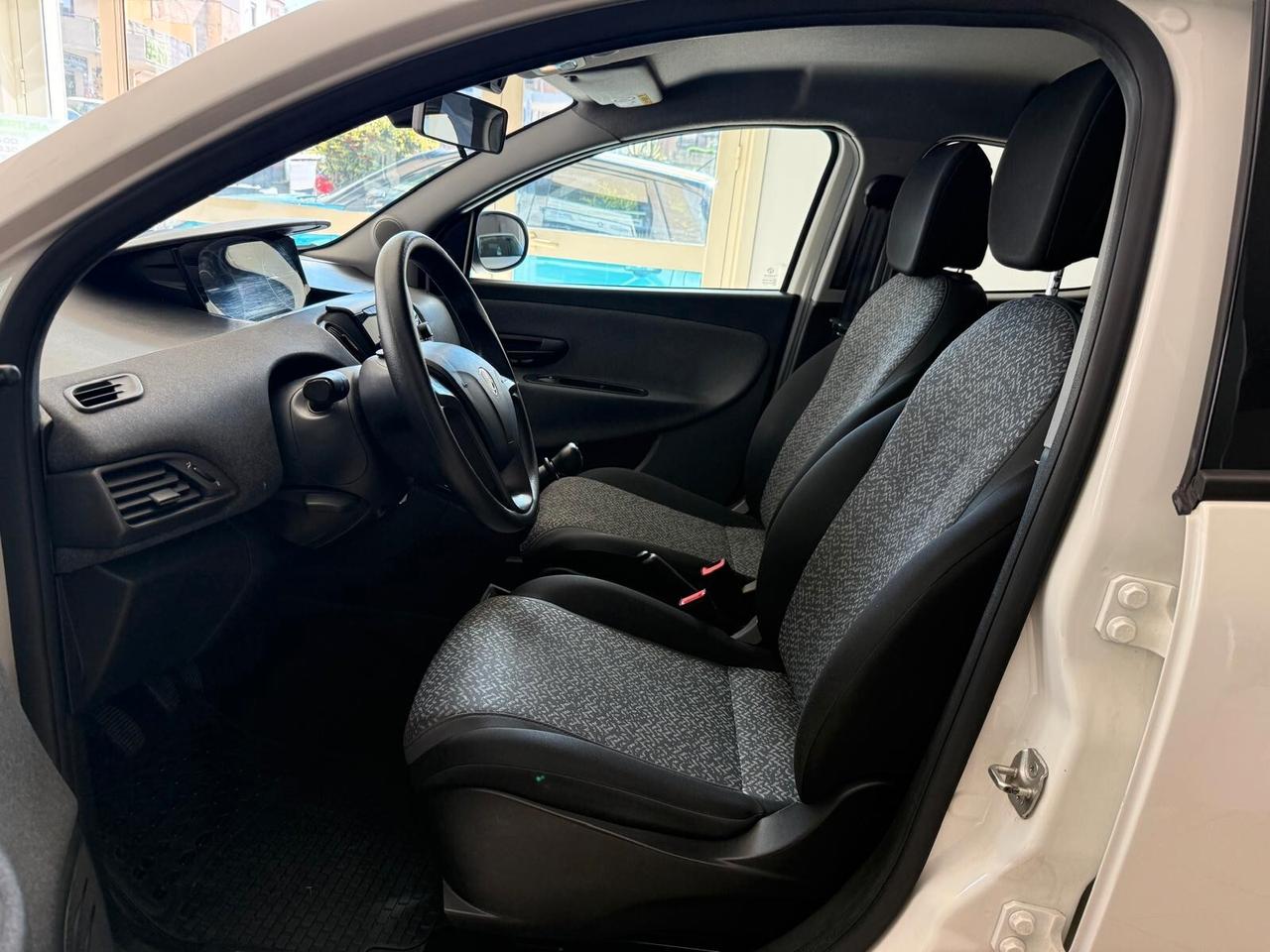 Lancia Ypsilon 1.0 FireFly 5 porte S&S Hybrid Alberta Ferretti
