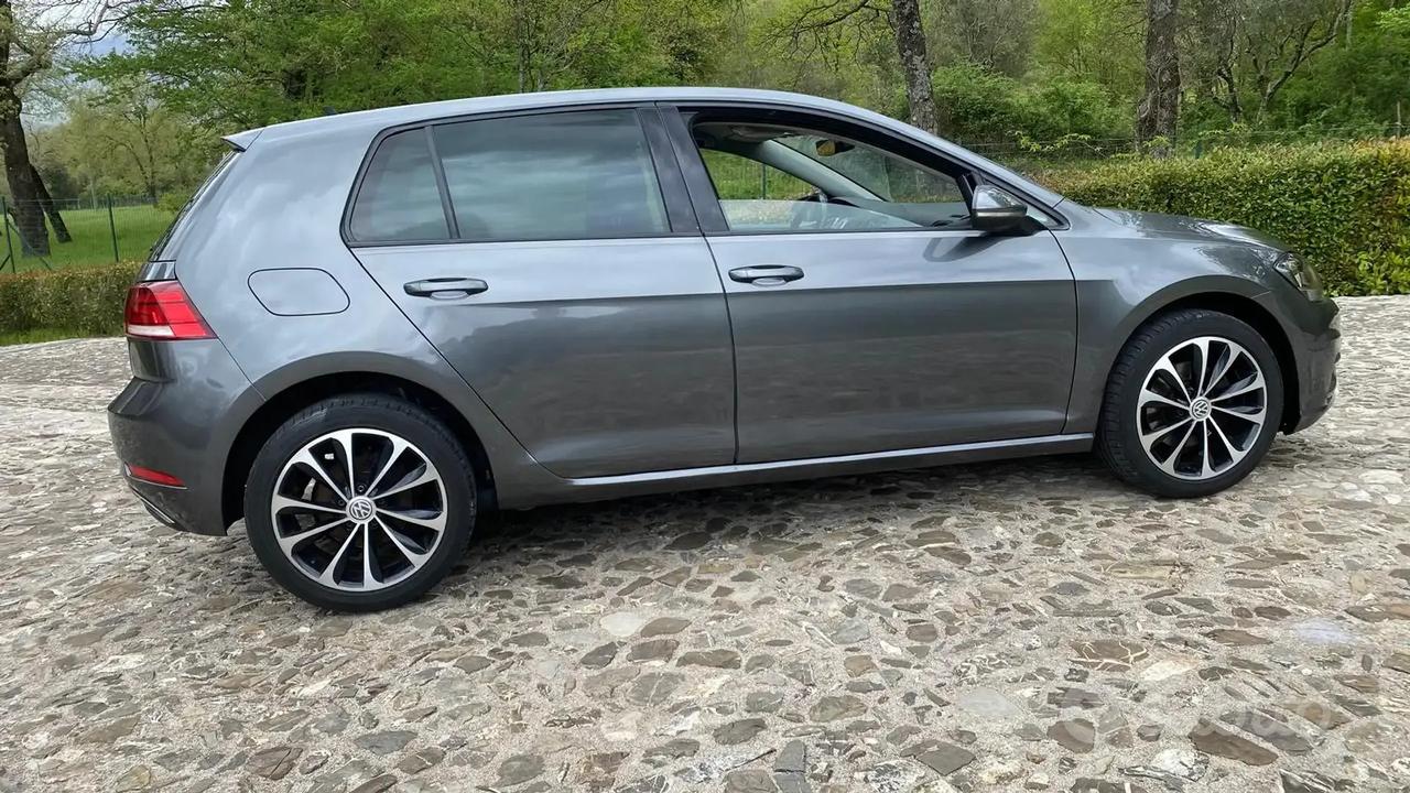 VOLKSWAGEN GOLF