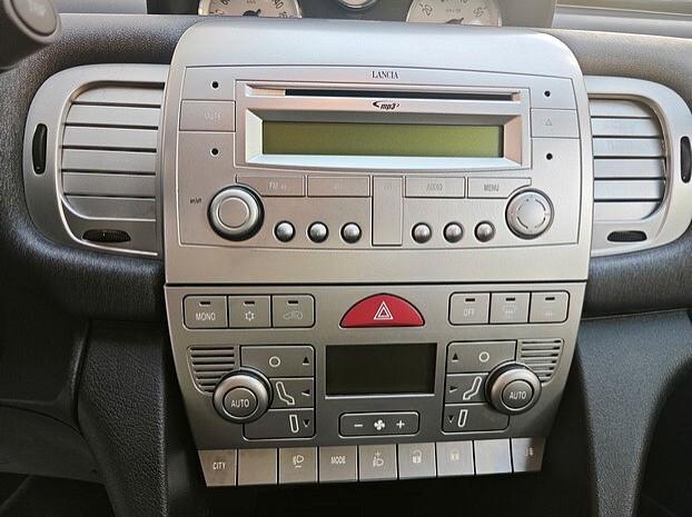 LANCIA Ypsilon 1.2 69 CV Unyca - 2012