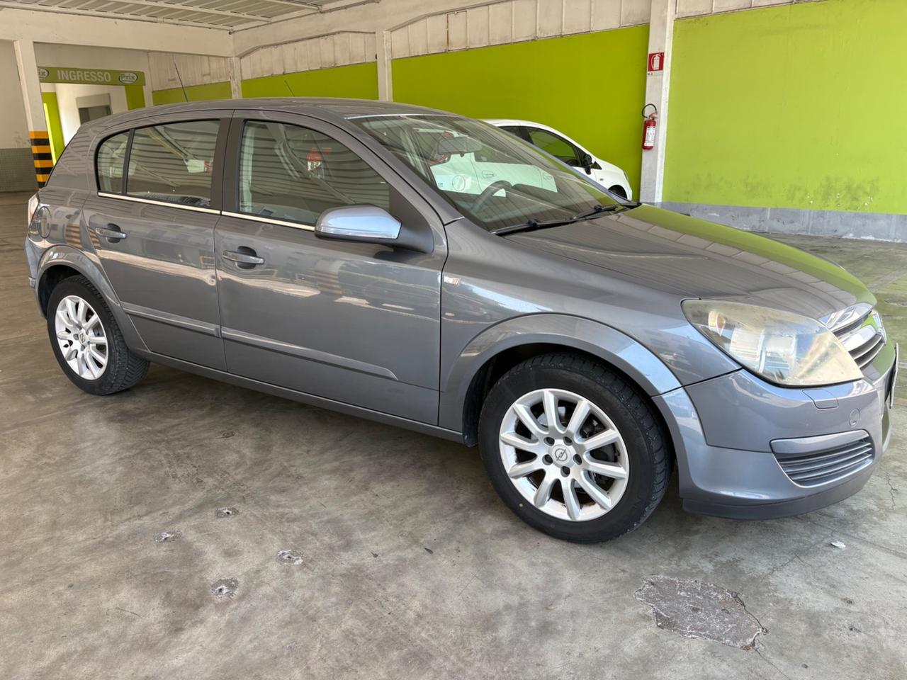 Opel Astra 1.7 CDTI berlina ok neo patentati