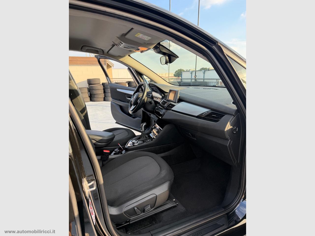 BMW 220i Active Tourer Advantage