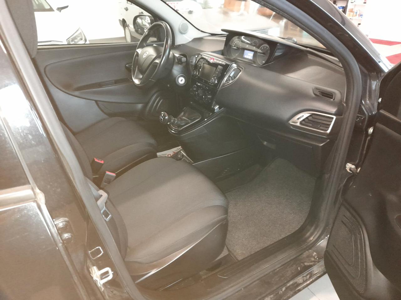 Lancia Ypsilon 1.2 69 CV 5 porte Gold