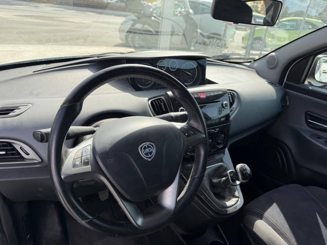Lancia Ypsilon 1.2 69 CV 5 porte S&S Silver