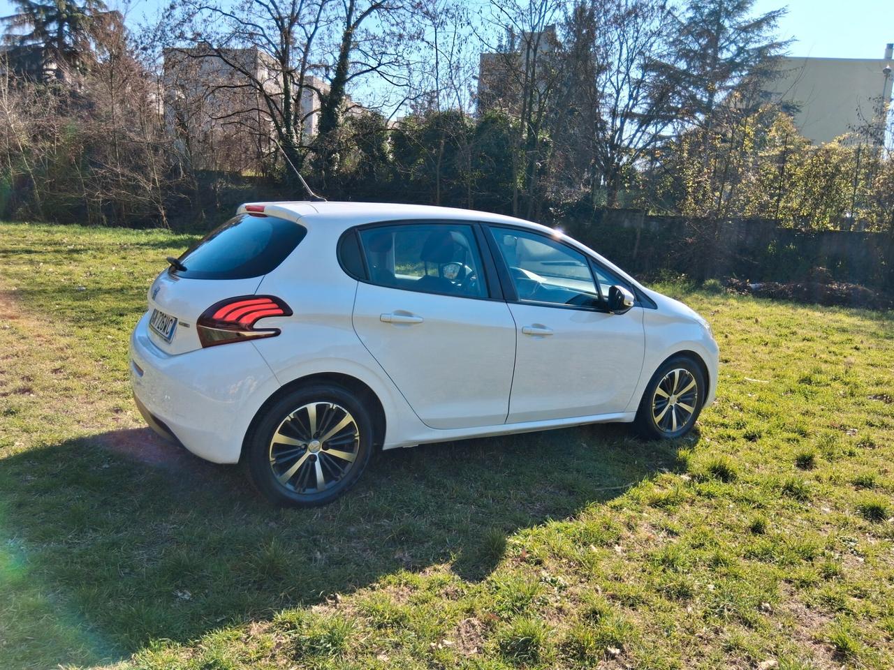 Peugeot 208 come nuova