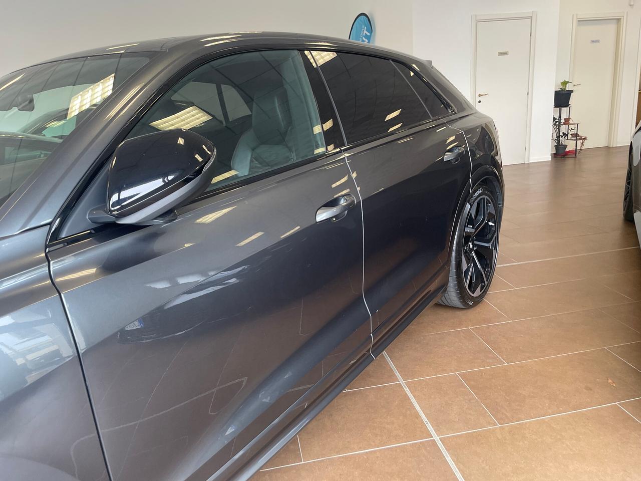 Audi Q8 RS TFSI V8 quattro tiptronic