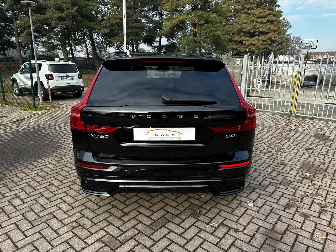 Volvo XC 60 Plus Dark 2.0 B4 MHEV