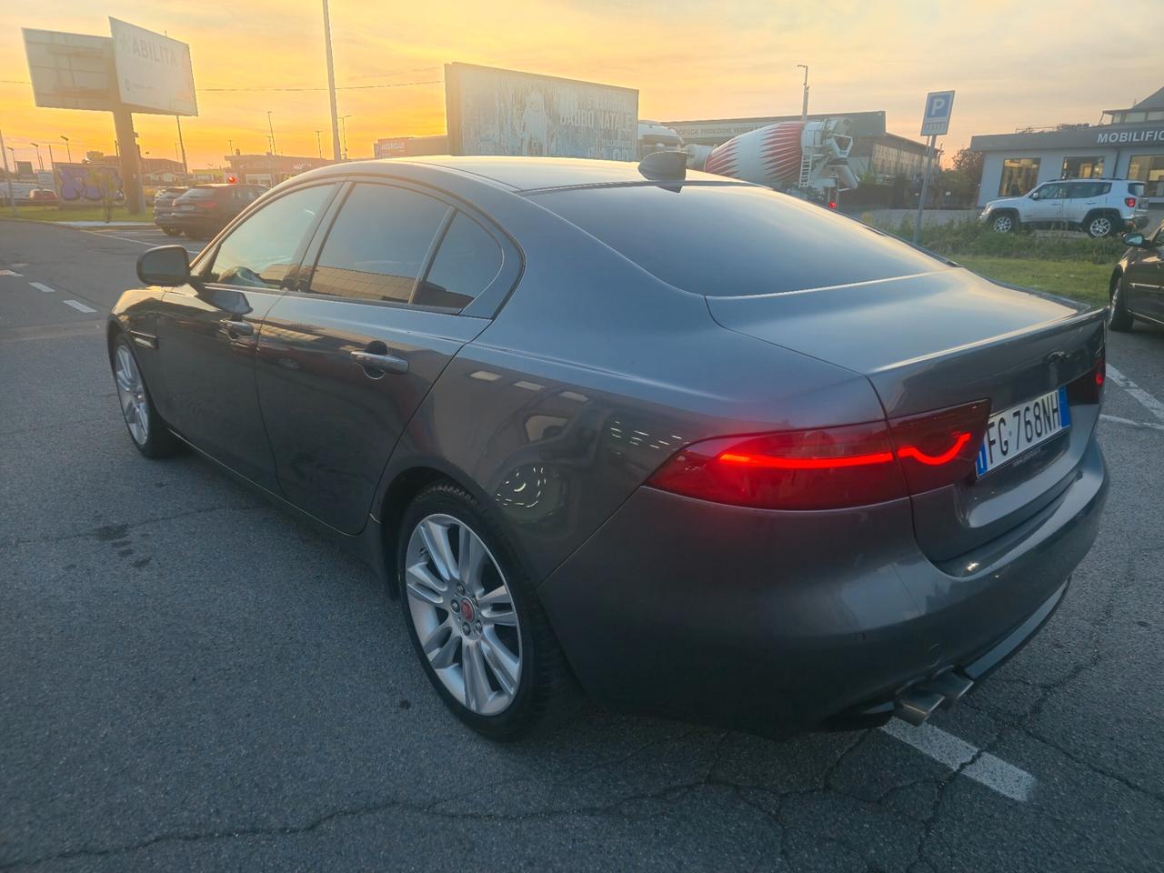 Jaguar XE 2.0 D Turbo 180CV Portfolio