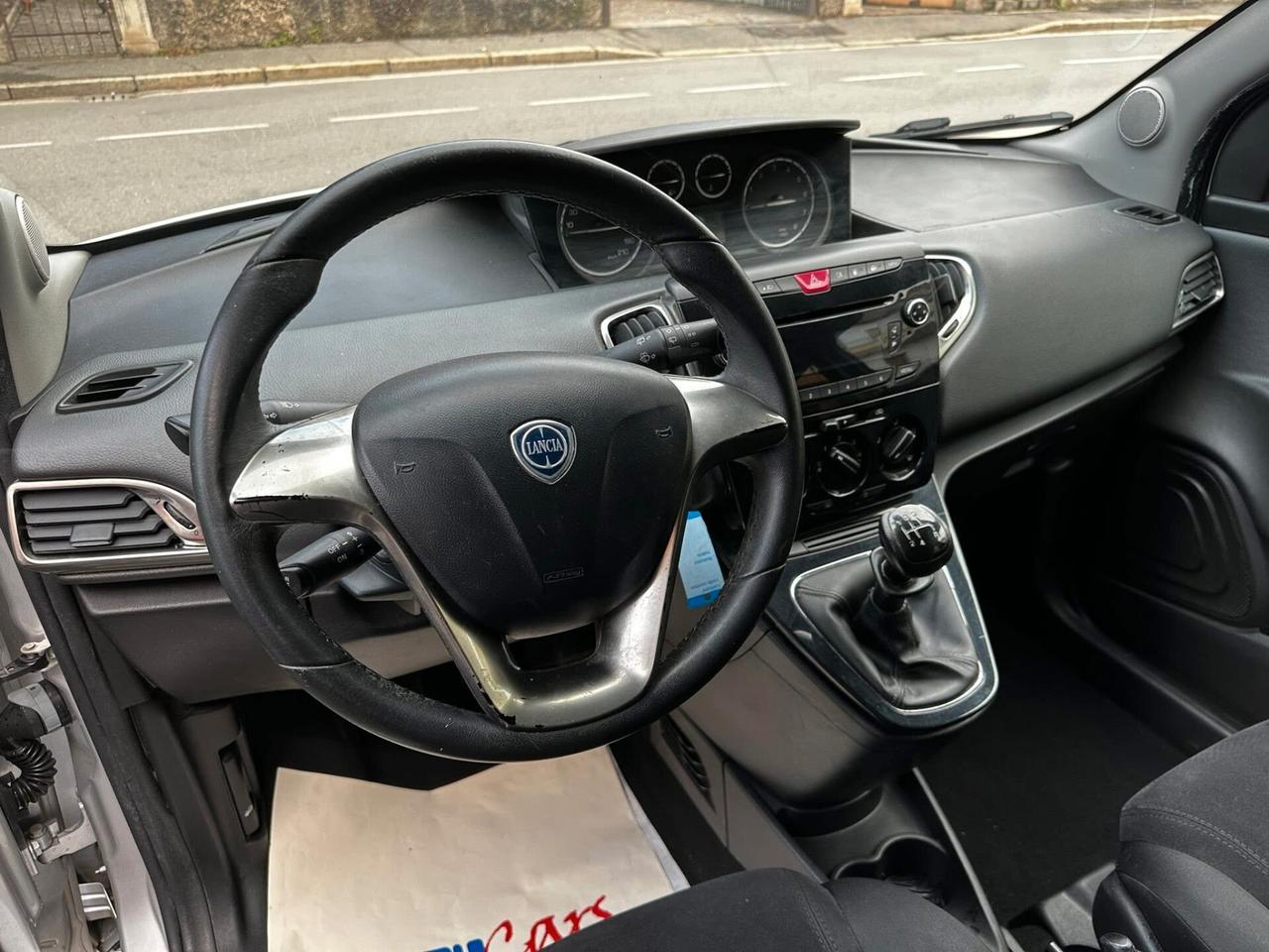 Lancia Ypsilon 0.9 TwinAir 85 CV 5 porte S&S Silver NEOPATENTATI