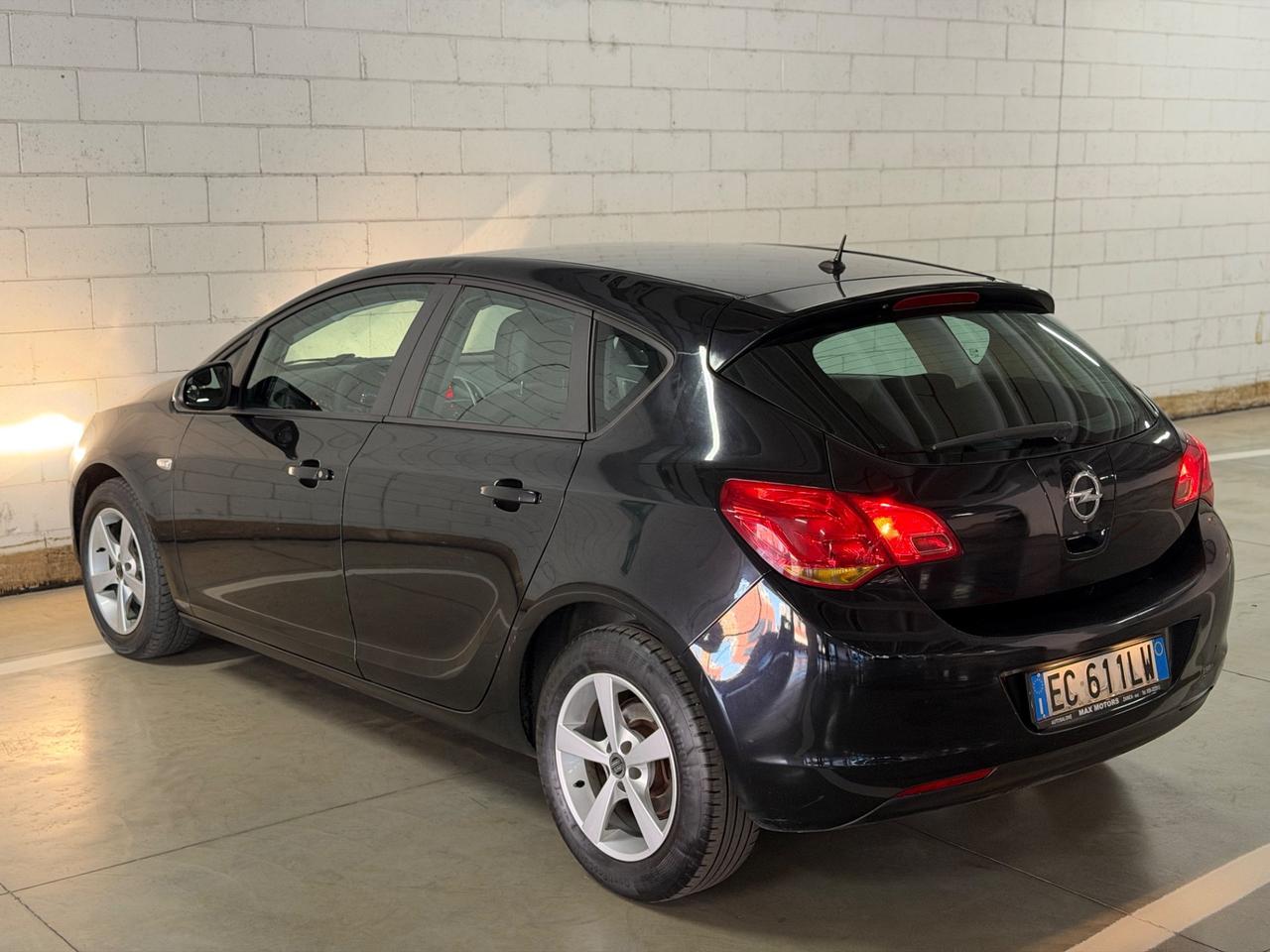 Opel Astra 1.6 115CV 5 porte Cosmo automatico