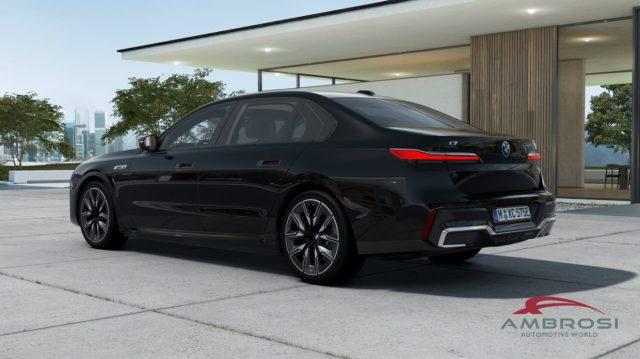 BMW i7 M70