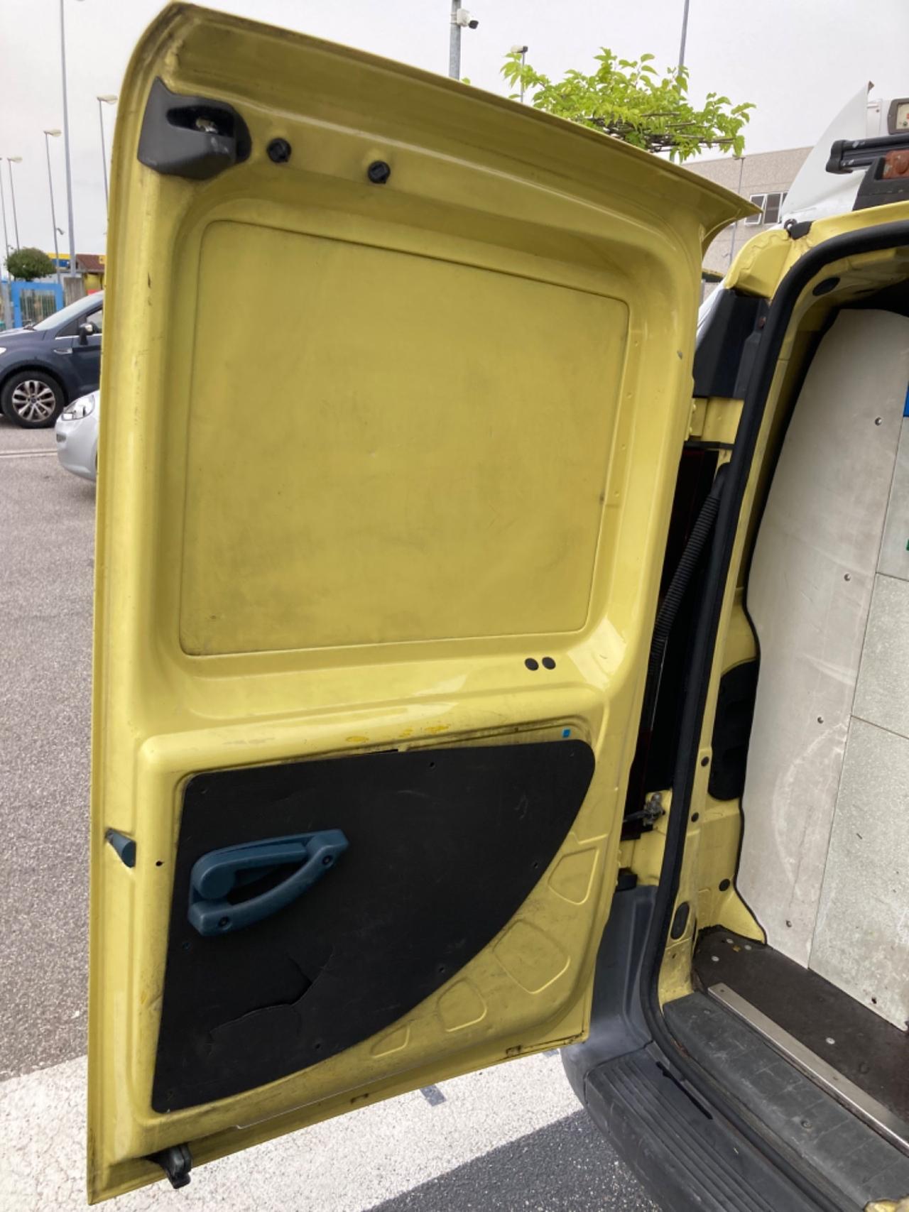 FIAT DOBLO’ 1.9 DIESEL (SCANSIA POSTERIORE)