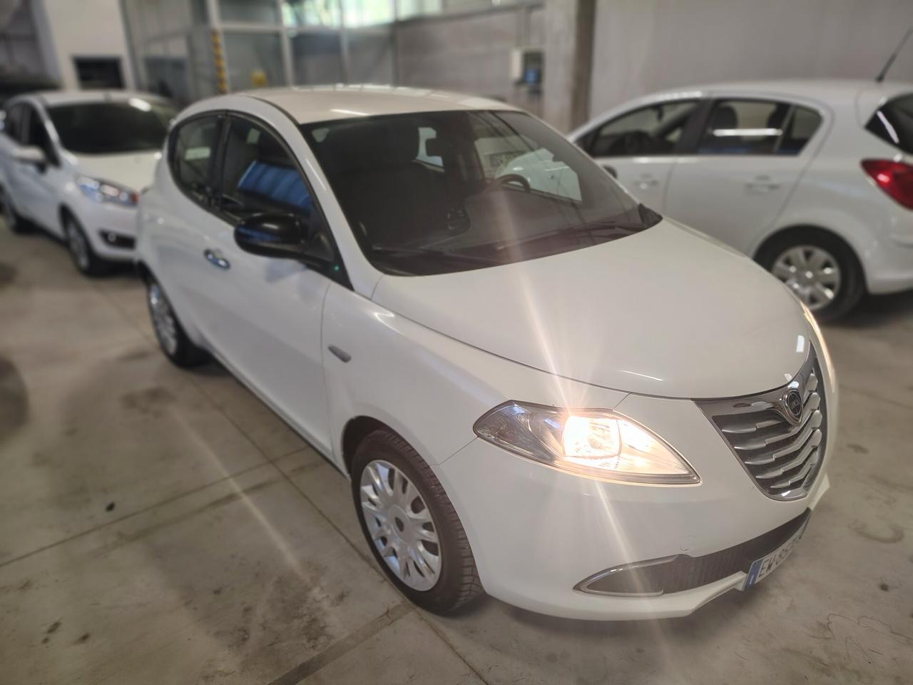 Lancia Ypsilon 1.2 69 CV 5 porte S&S Platinum