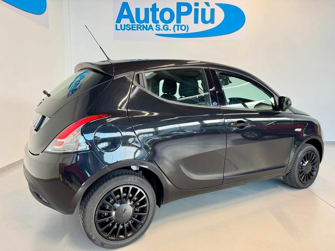 Lancia Ypsilon 1.2 69 CV 5 porte S&S Platinum 5 p.ti