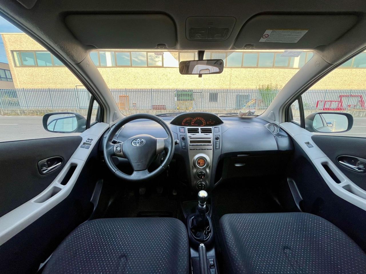 Toyota Yaris 1.3benz 2011 58.000km perfetta per neopatentati