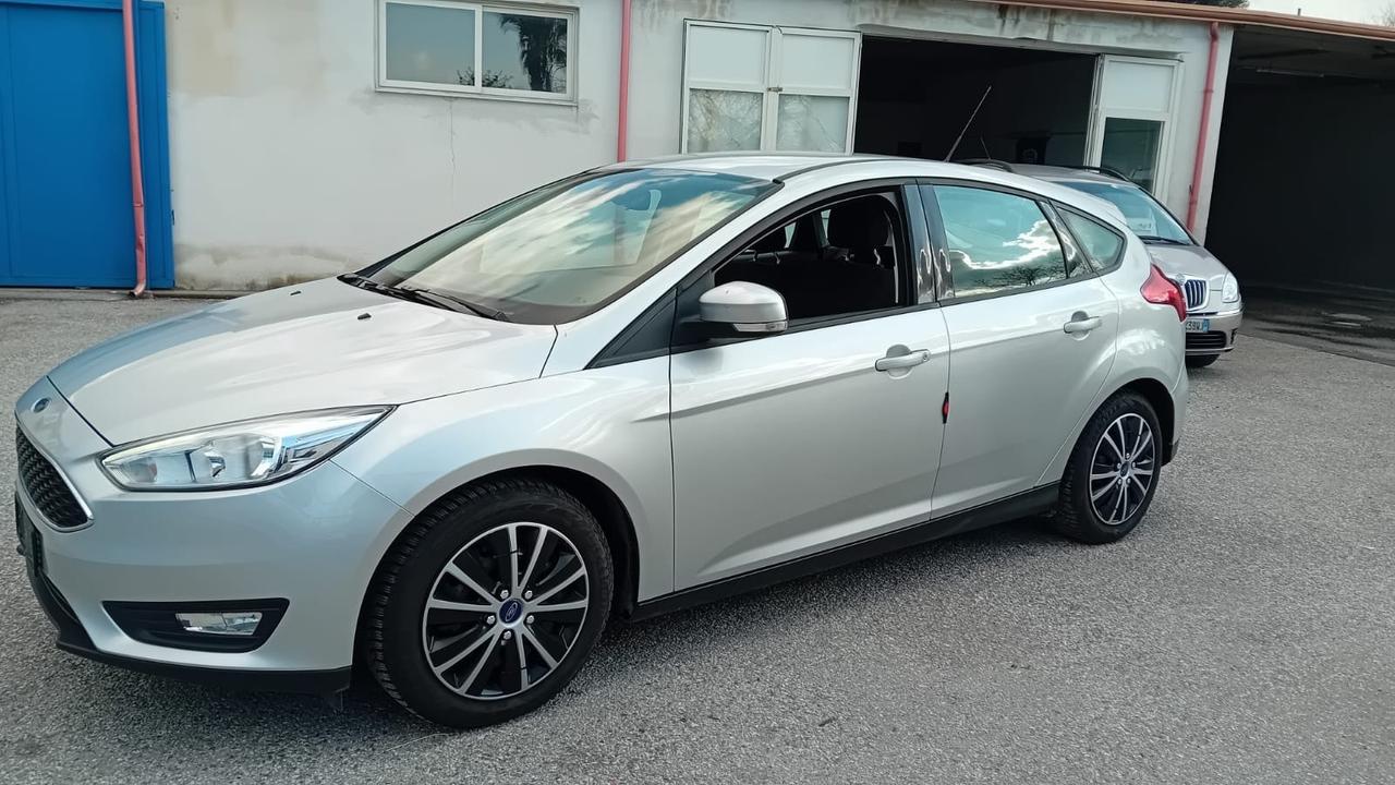 Ford focus 5P-1.6 gpl - km 86000-2015