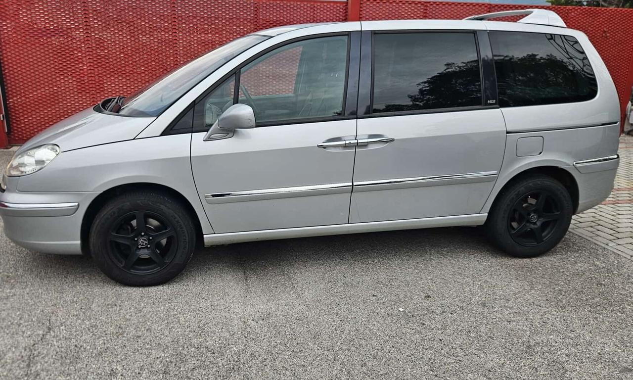 Peugeot 807 2.0 HDi FAP SV