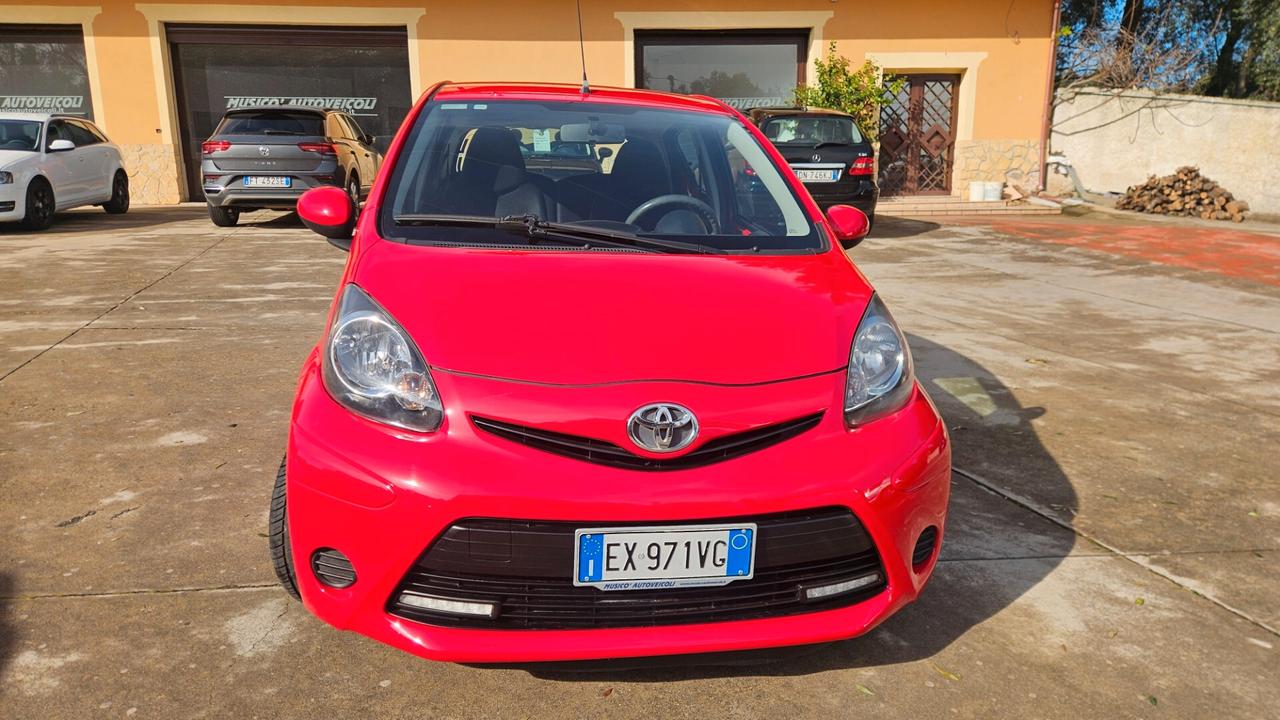 Toyota Aygo 1.0 VVT-i 69 CV 5 porte x-cool MMT