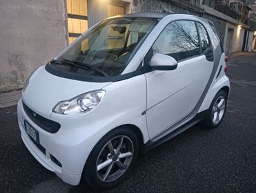 Smart ForTwo 1000 45 kW MHD coupé pure