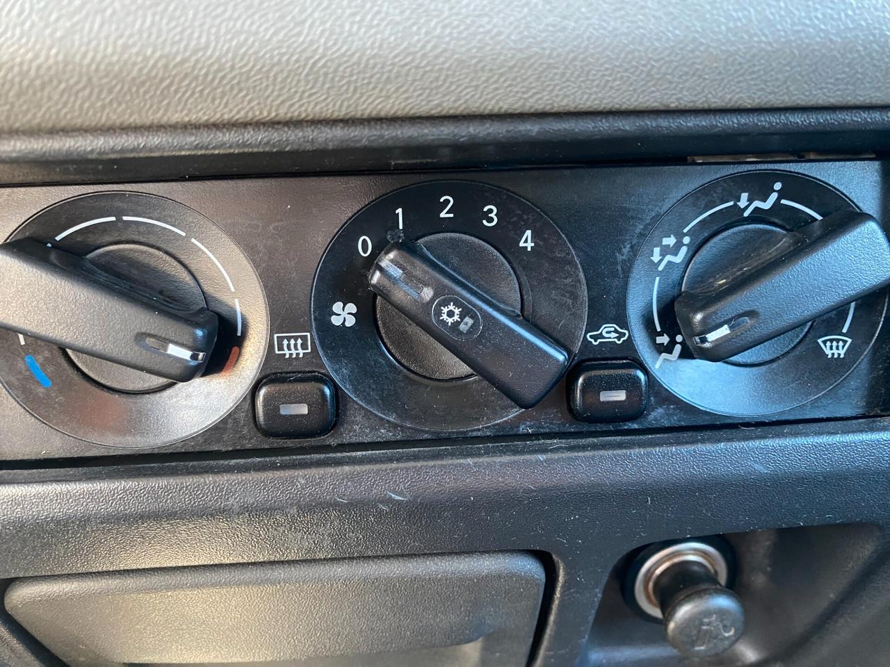 2000 Mitsubishi Pajero 2.5 TDI 3p. GL