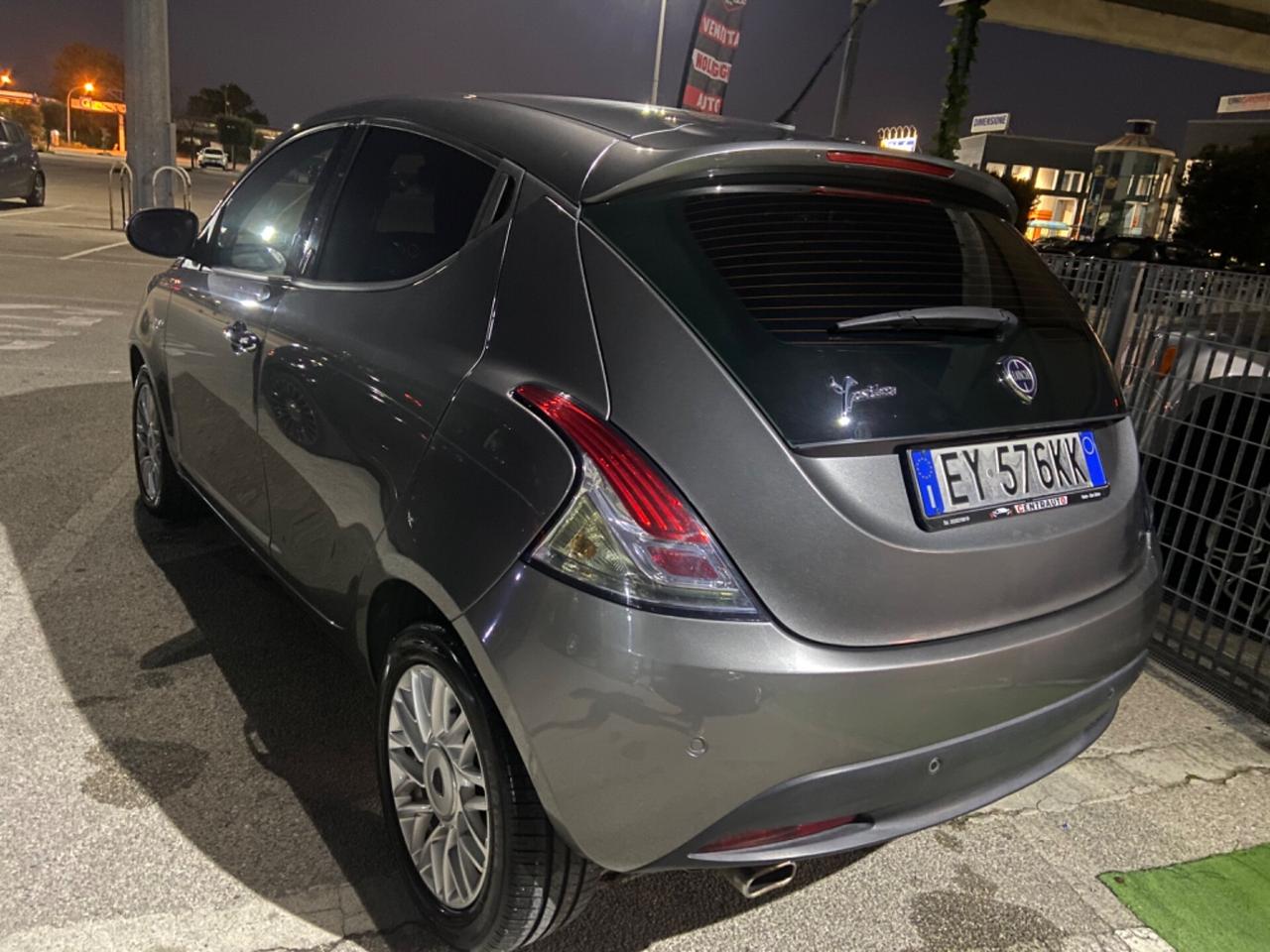Lancia Ypsilon 1.3 95CV 2015 perfetta garanzia12