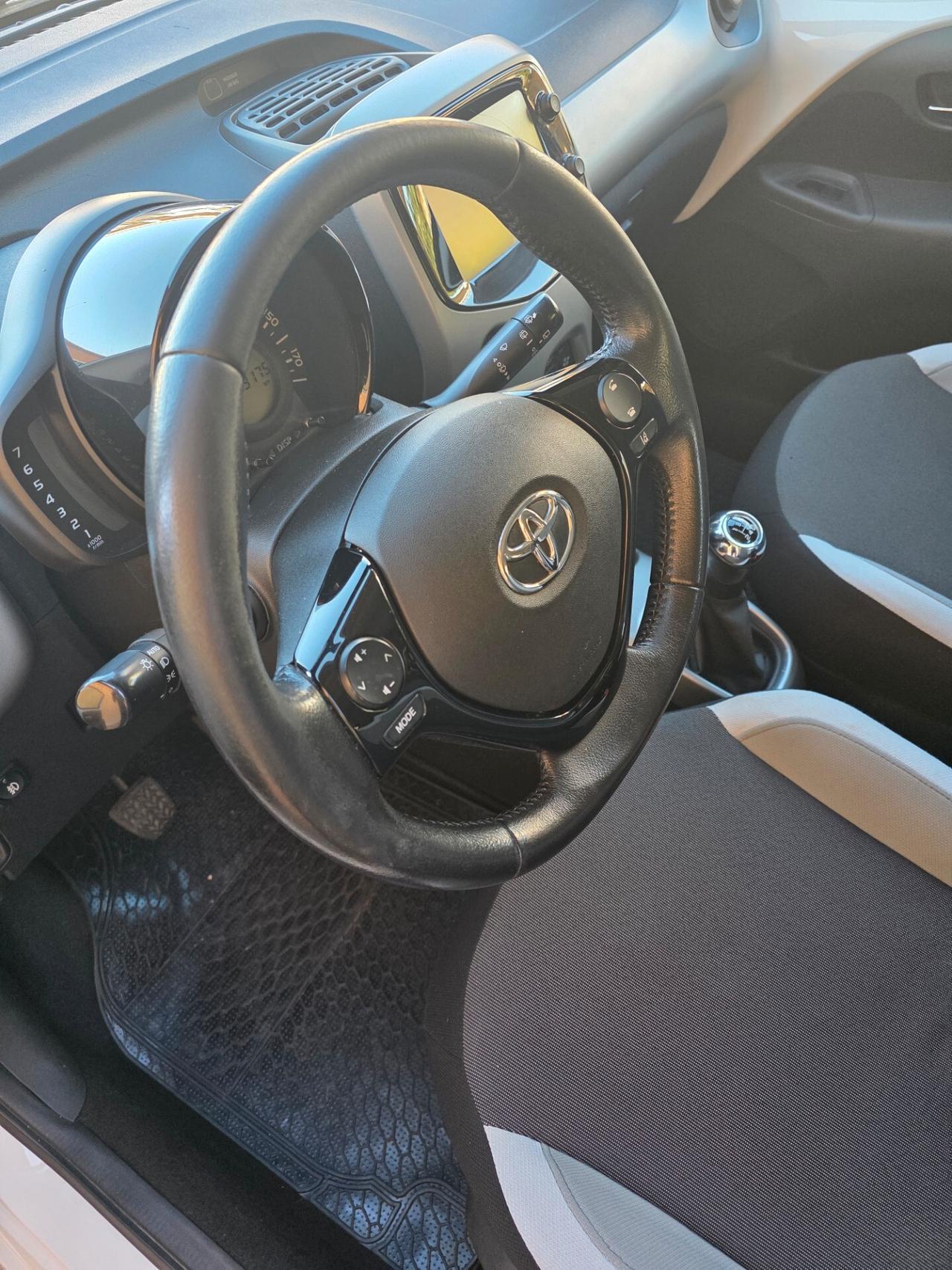 Toyota Aygo 1.0 VVT-i 69 CV 5 porte x-Play