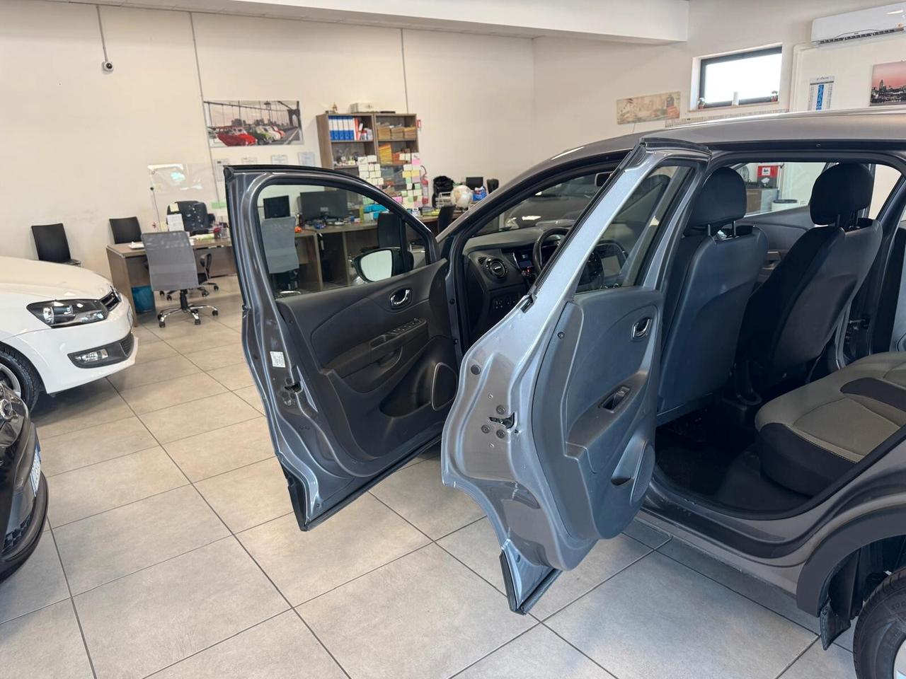 Renault Captur 0.9 TCE BENZ 90CV S&S ZEN UNIPRO 2015