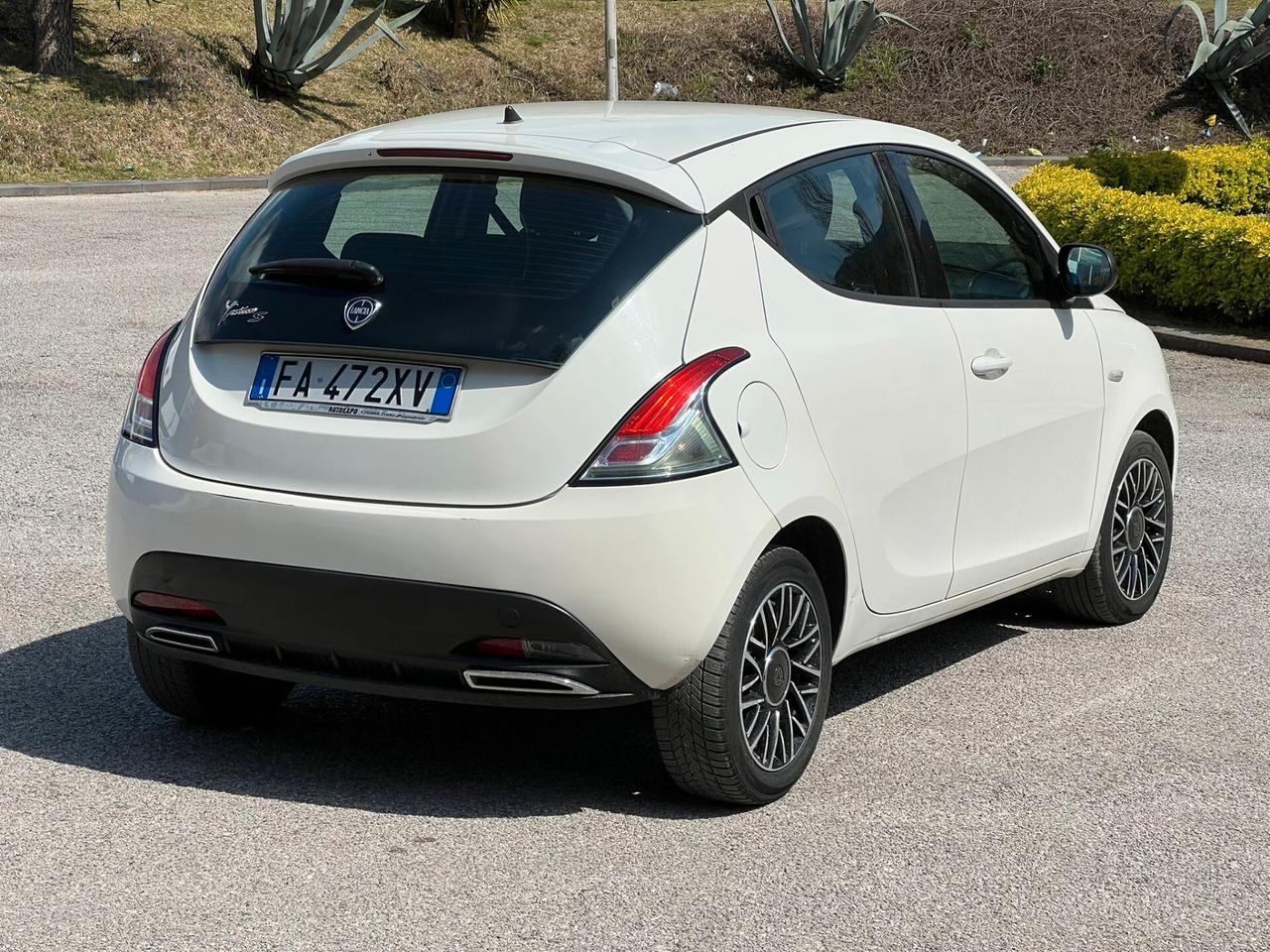 Lancia Ypsilon 1.2 69 CV 5 porte S&S S Momodesign