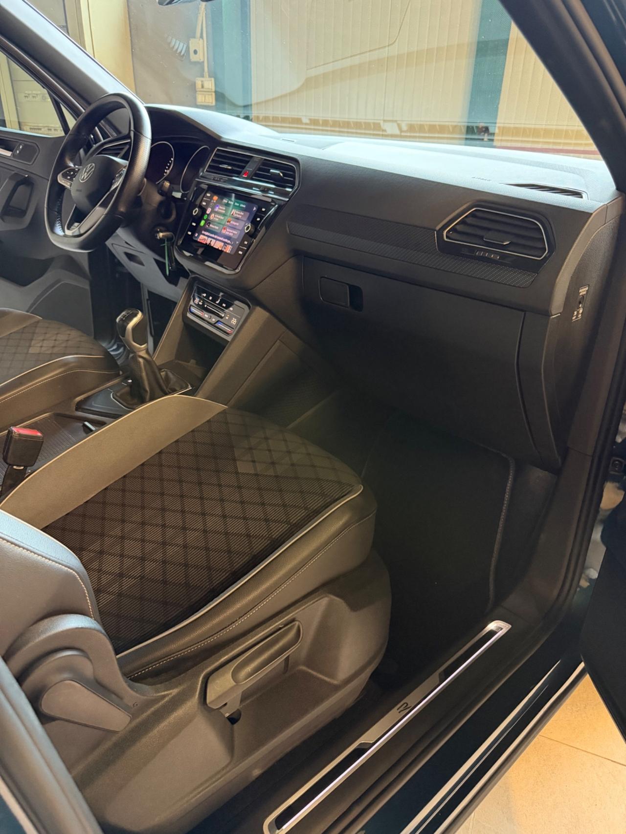 Volkswagen TIGUAN 2.0 TDI RLINE IQ MATRIX KMCERTIF