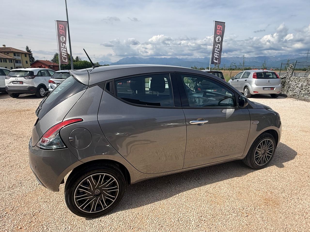 Lancia Ypsilon 1.0 FireFly 5 porte S&S Hybrid Alberta Ferretti