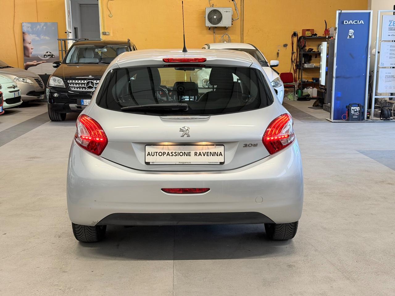 Peugeot 208 1.4 HDi 68 CV 5 porte Allure