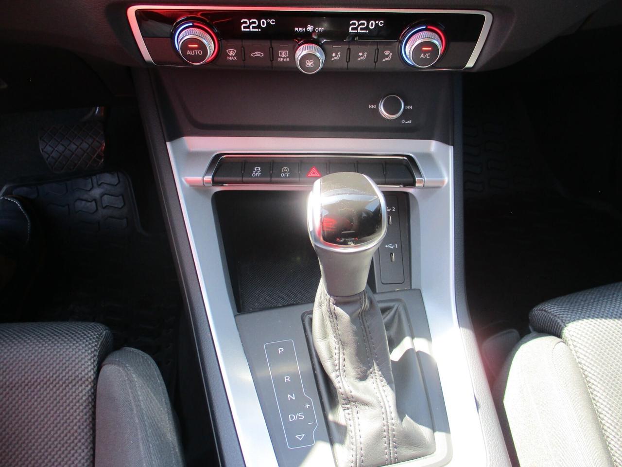 Audi Q3 35 TDI S tronic Business