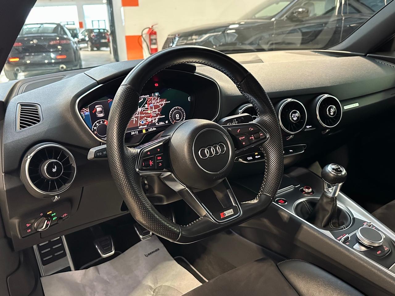 Audi TT Coupé 2.0 TDI S-line interno/esterno SEDILI RISC