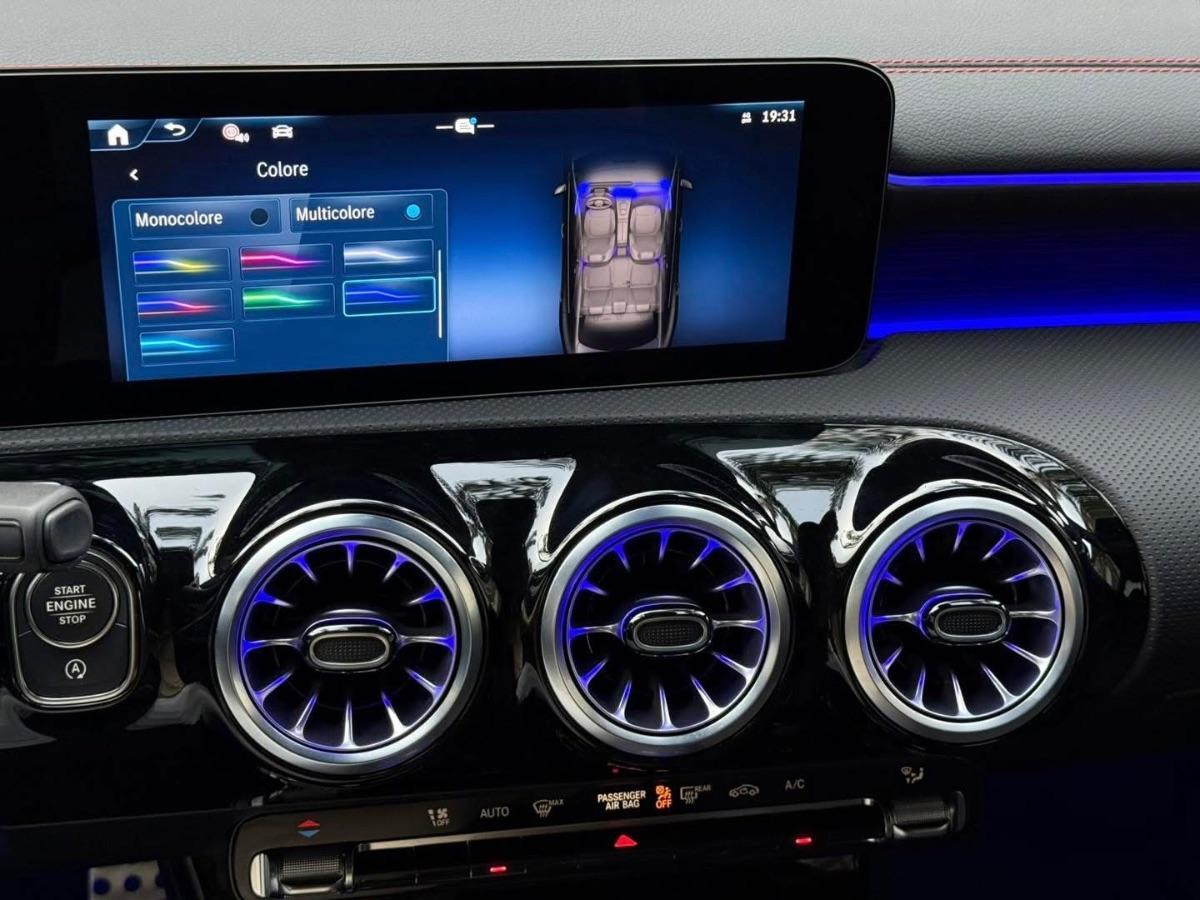 New Mercedes-Benz Classe A 180d Premium AMG Night Edition 116CV