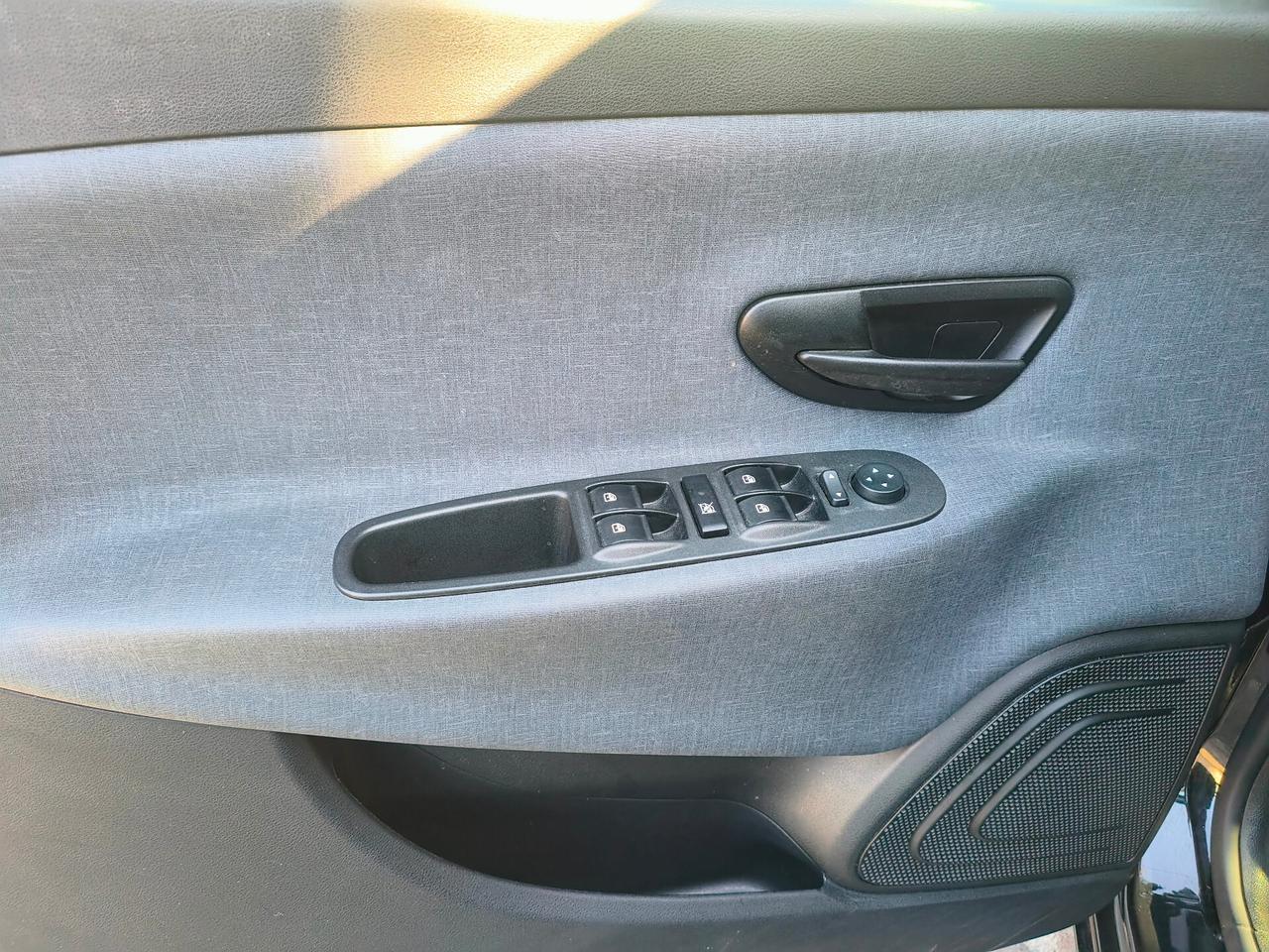 Lancia Ypsilon 1.0 FireFly 5 porte S&S Hybrid Ecochic Silver