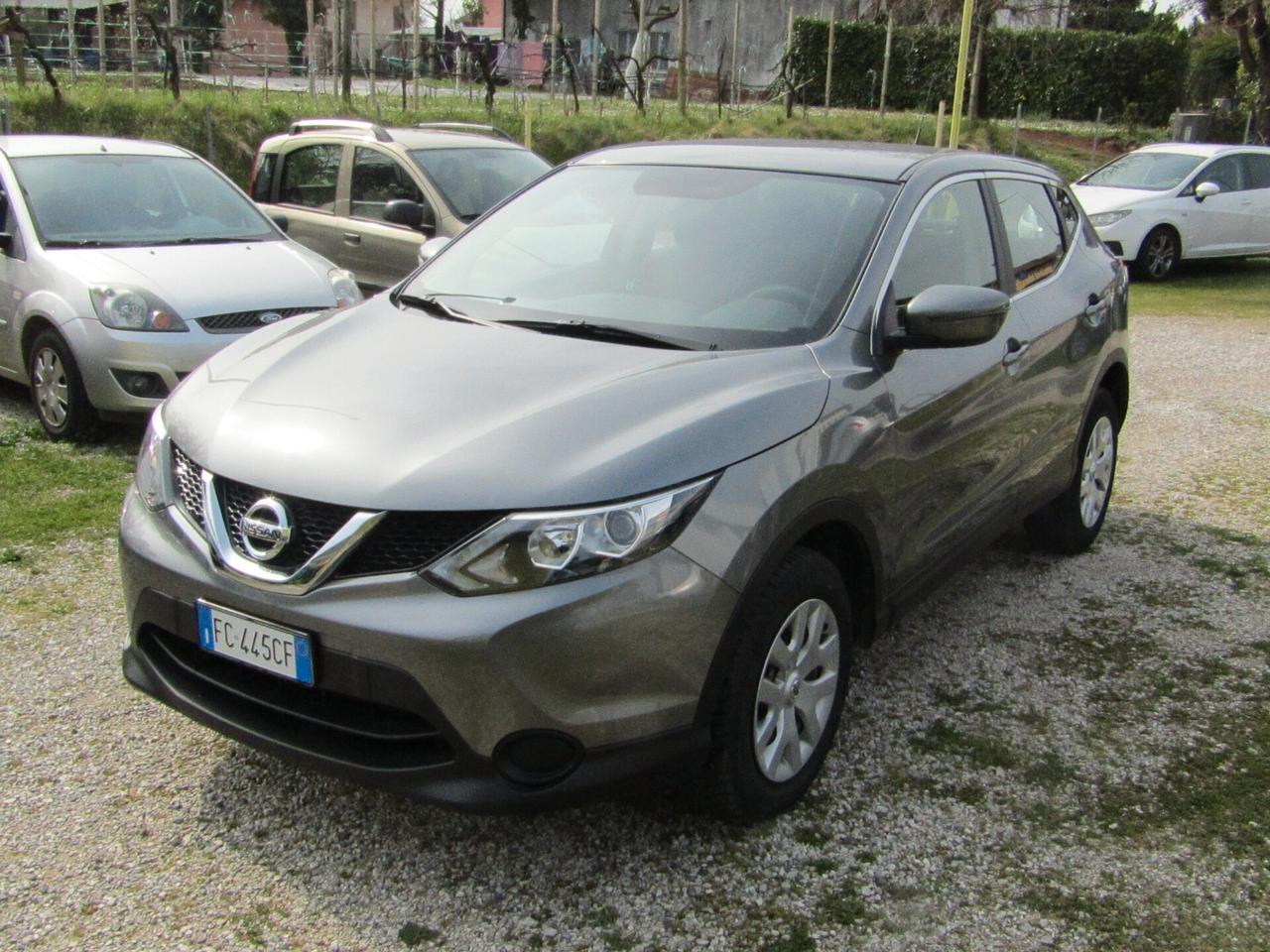 Nissan Qashqai 1.2 DIG-T Visia pochi km