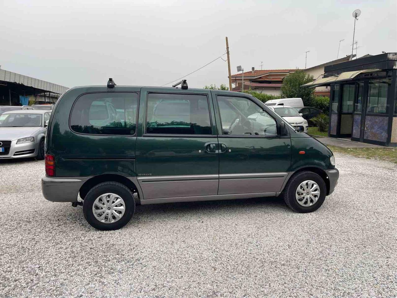 NISSAN SERENA - 8 POSTI